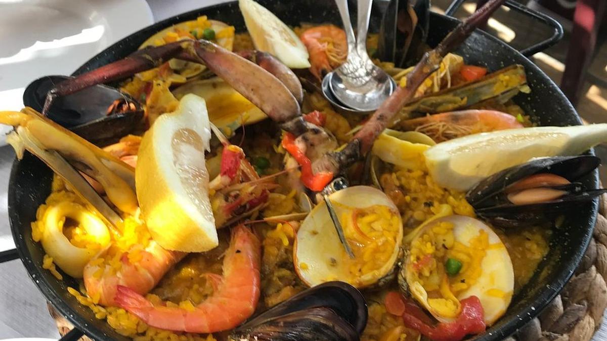 Vídeo | La paella de marisco que escandaliza a los 'puristas' - El  Periódico Mediterráneo