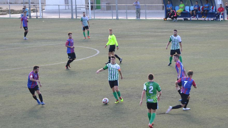 Momento del partido entre Eldense B y Gimnastic.