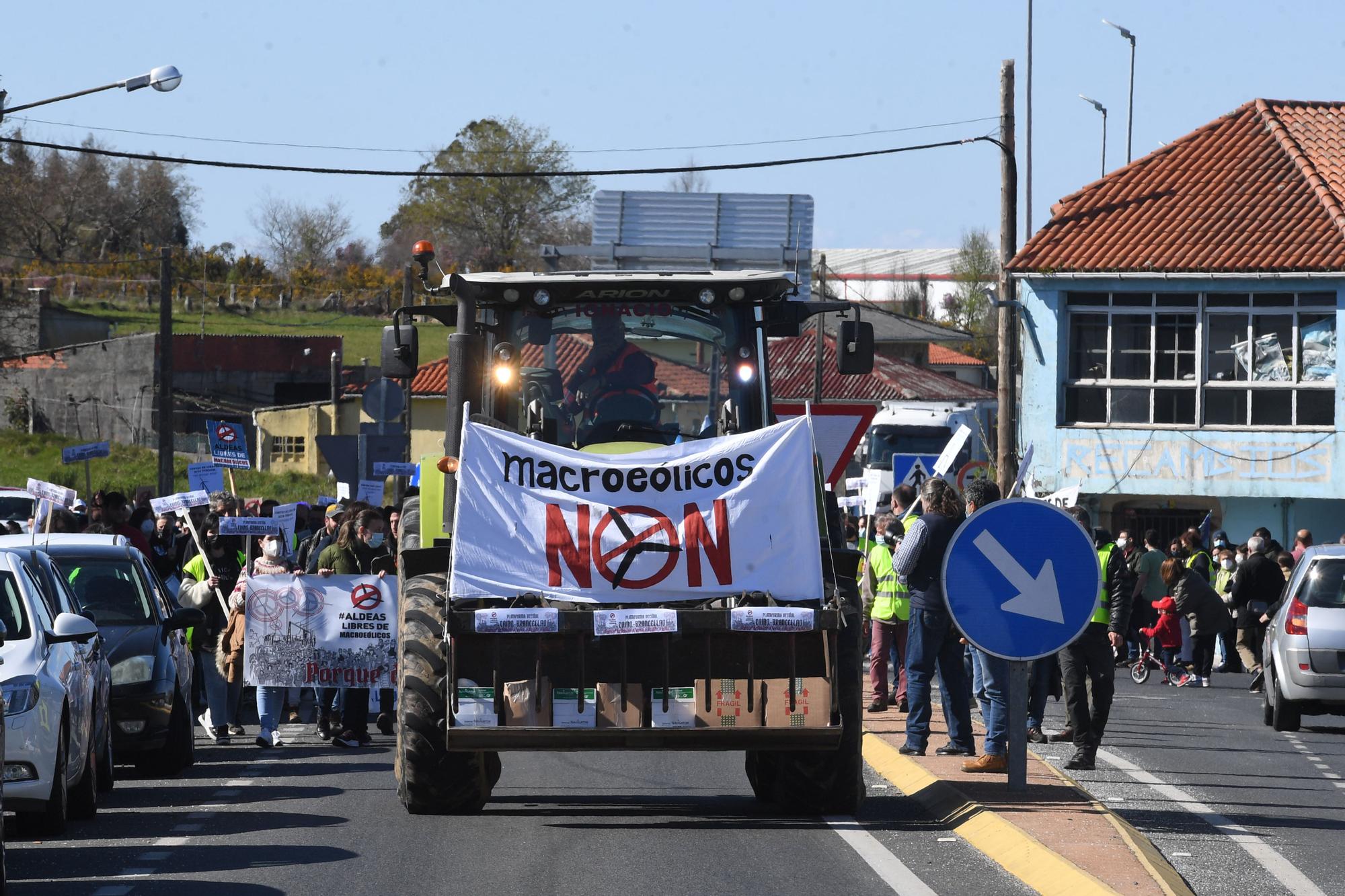 Clamor en Curtis contra los “macroeólicos”: “Dejan toda la comarca dentro de un parque”