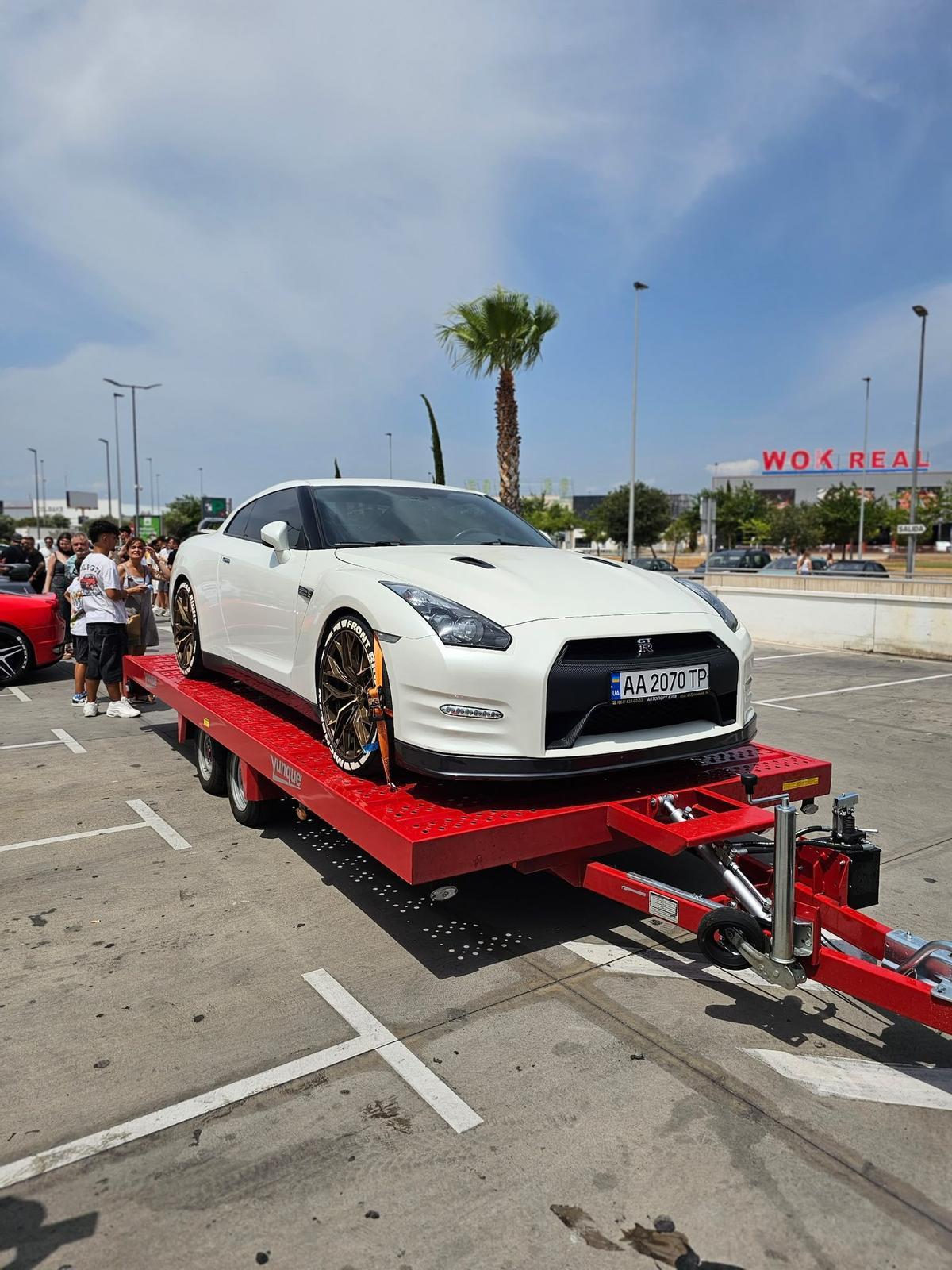 Desde un Nissan de 60.000 euros llegado de Japón hasta proyectos hechos en casa: así es el Cars&Coffee de Castelló