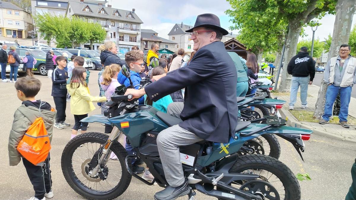 GALERÍA | La Guardia Civil de Zamora, de aniversario en Sanabria