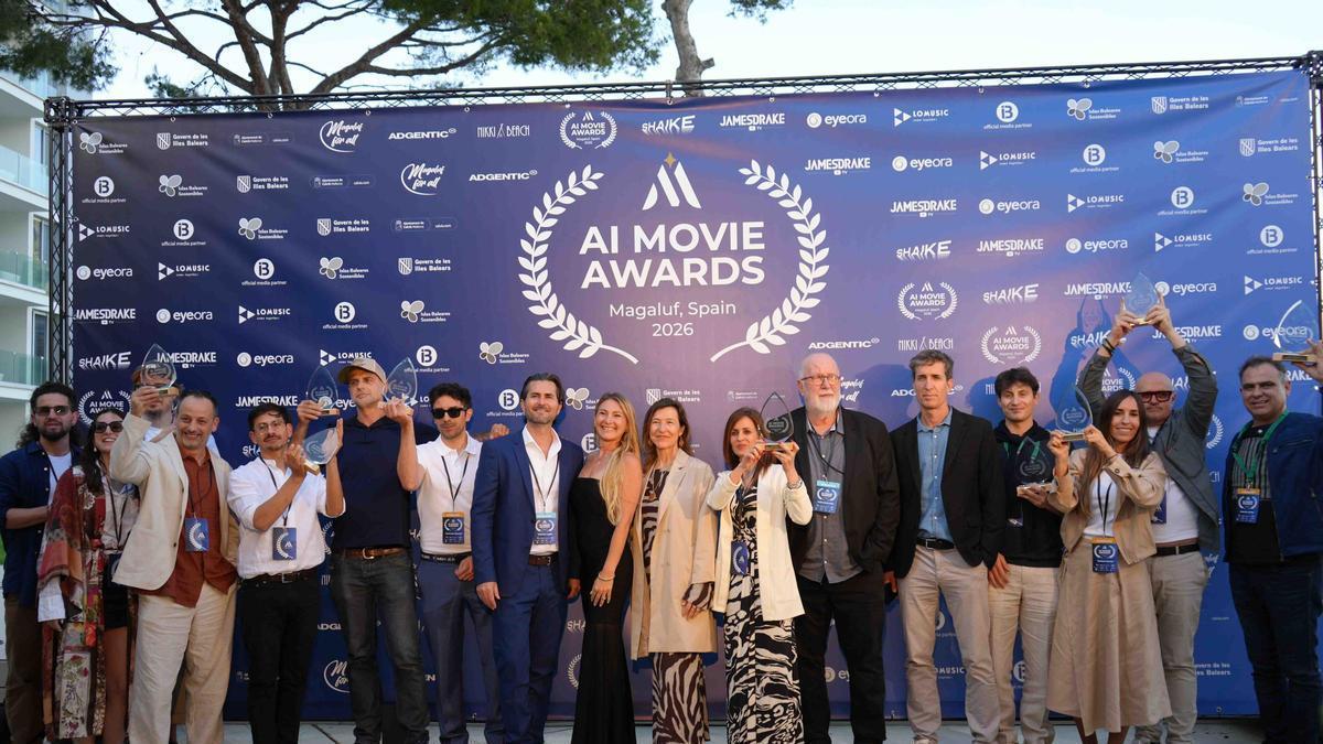 Foto de familia de la clausura del festival.
