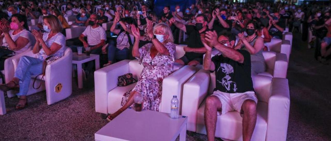 El público en el escenario del campus ilicitano.