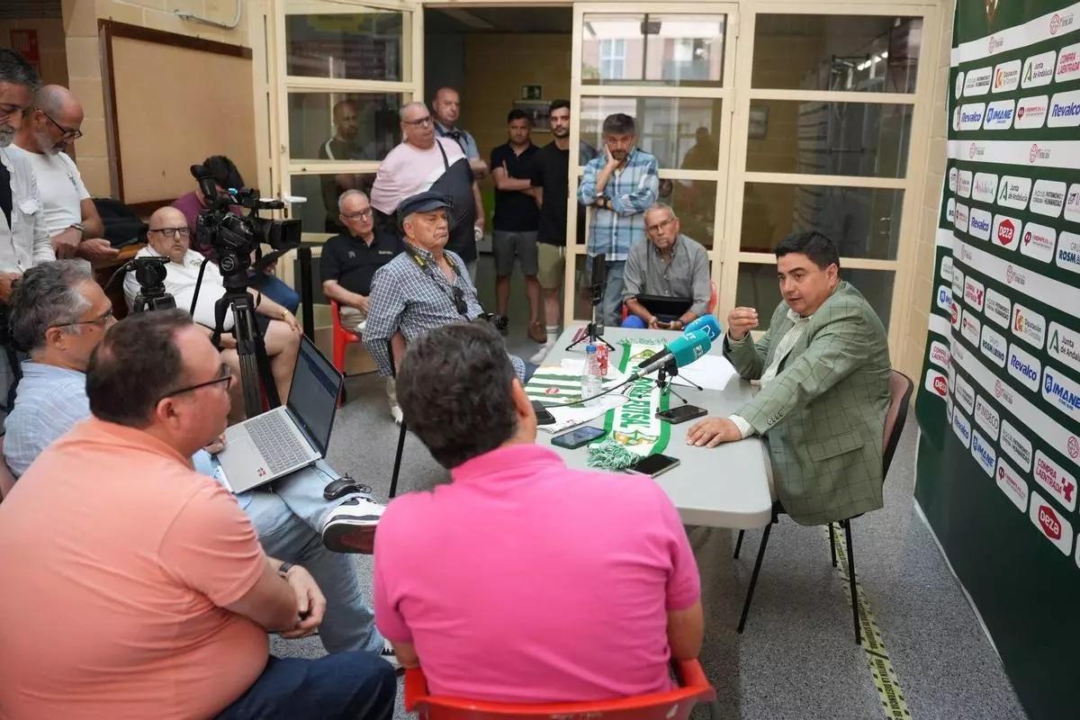 José García Román, en su rueda de prensa de despedida como presidente del Córdoba Futsal.