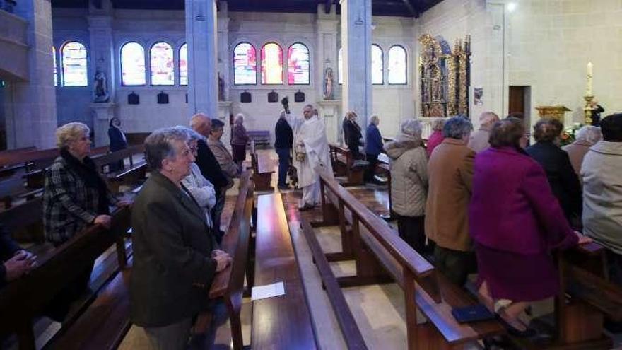 La misa se celebró en la iglesia de Alcabre. // Marta G. Brea