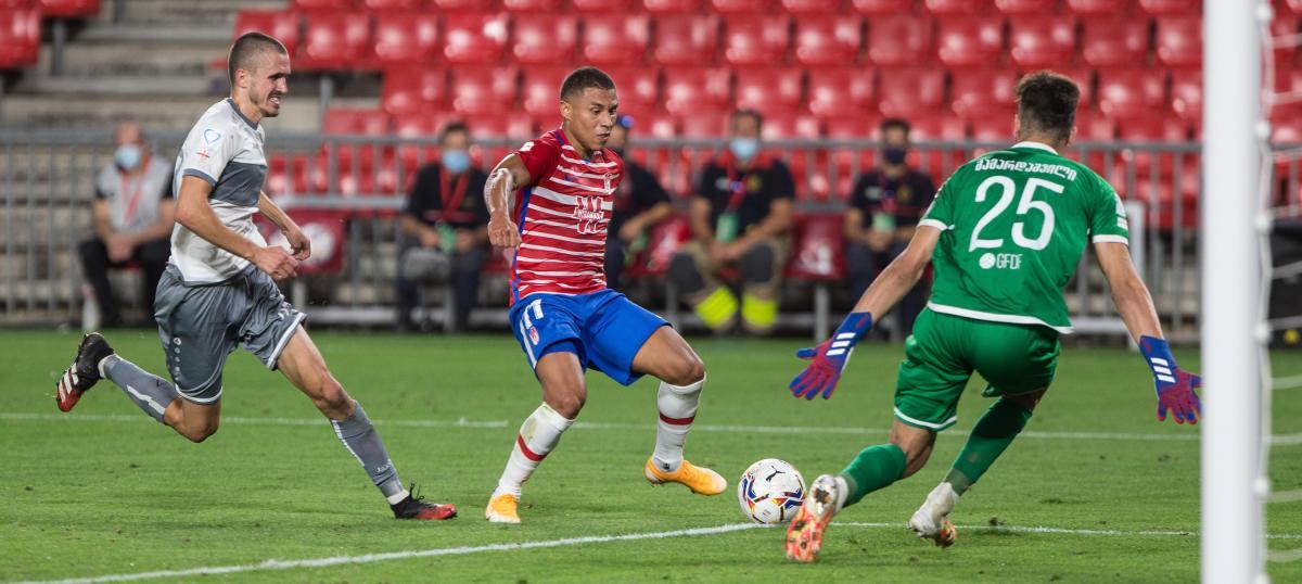 Una jugada de ataque del Granada.