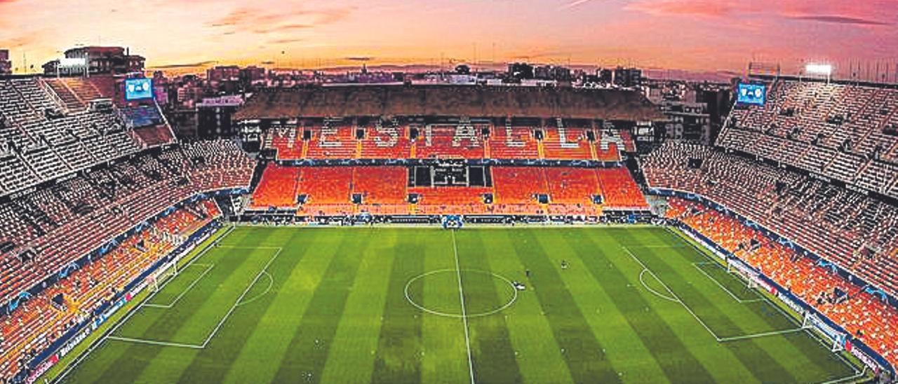 Una imagen de Mestalla imponente y vacío