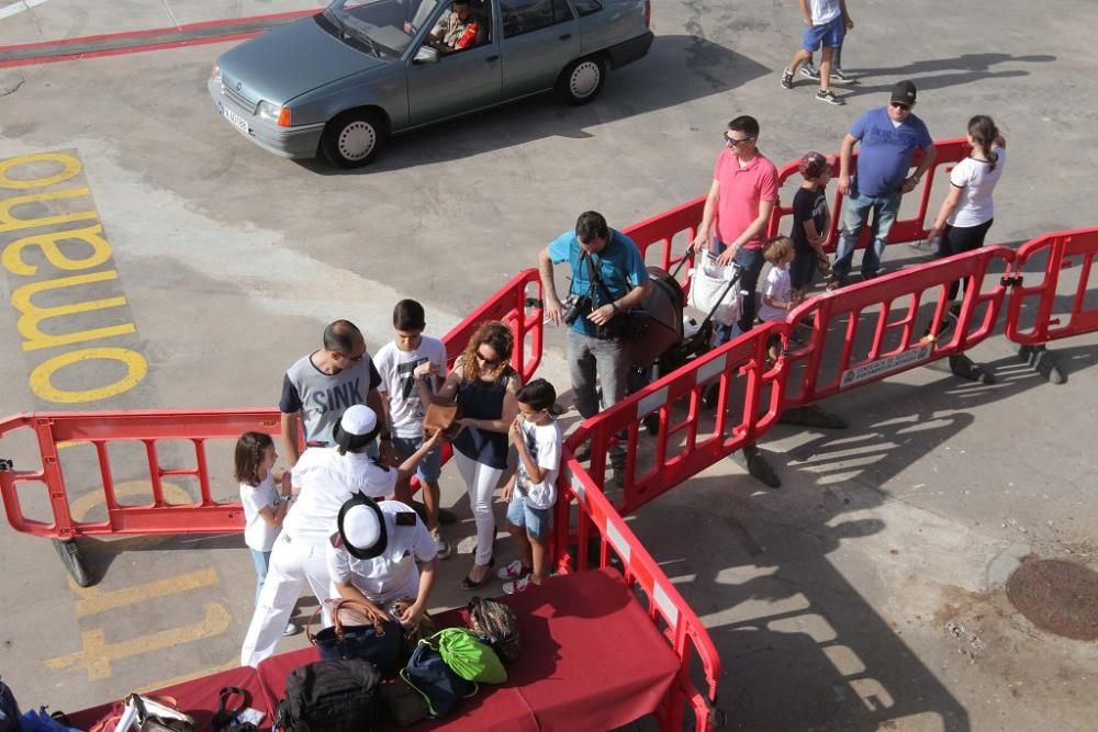 Puertas abiertas del buque Infanta Elena y exposiciones por el Día de las FF AA en Cartagena