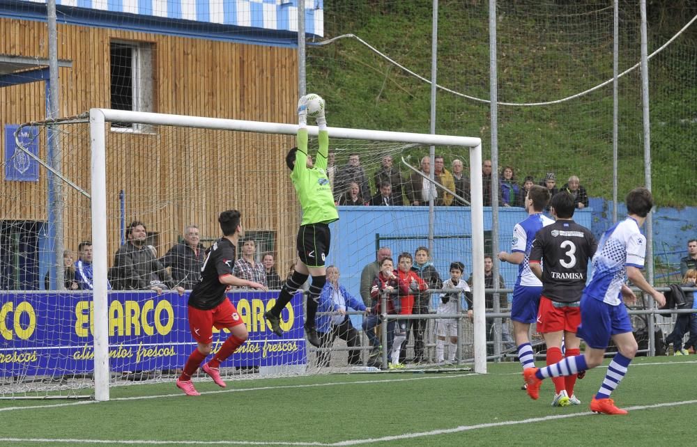 El partido entre el Tuilla y el Langreo, en imágenes