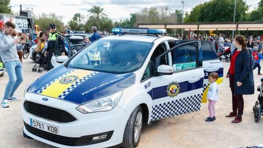 Los coches de Policía fueron uno de los reclamos.