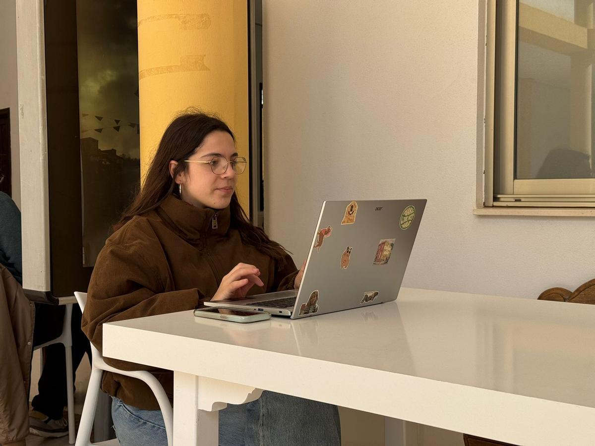 Marina Cespedosa en la Facultad de Fisolofía y Letras.