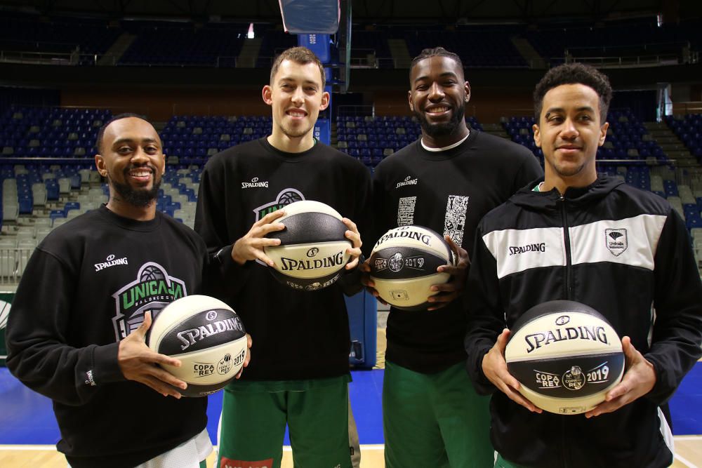 Encuentro entre la prensa y los jugadores del Unicaja antes del comienzo de la Copa del Rey.