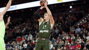 Obst fue un torbellino desde el triple y se deshizo él solo del Barça, con 10 triples.