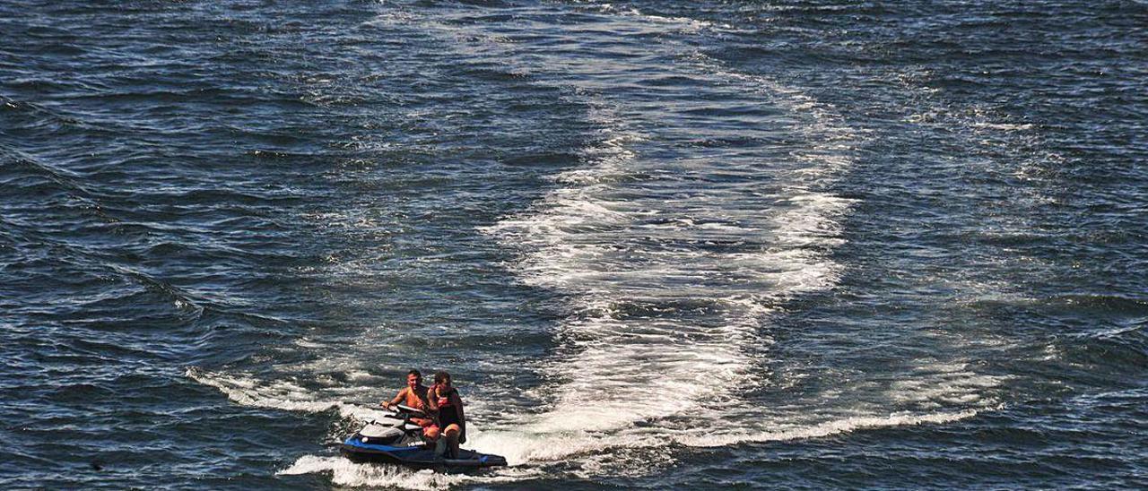 Pilotar motos de agua es uno de los atractivos para sacar la licencia con los cursos de Vista Real.