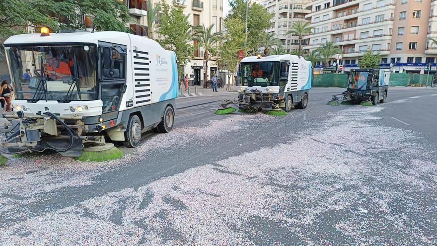 Alicante retira casi cinco mil toneladas de residuos en las Hogueras, mil más que en 2022