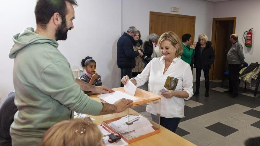 Mar Rominguera vota en la consulta celebrada este pasado sábado.