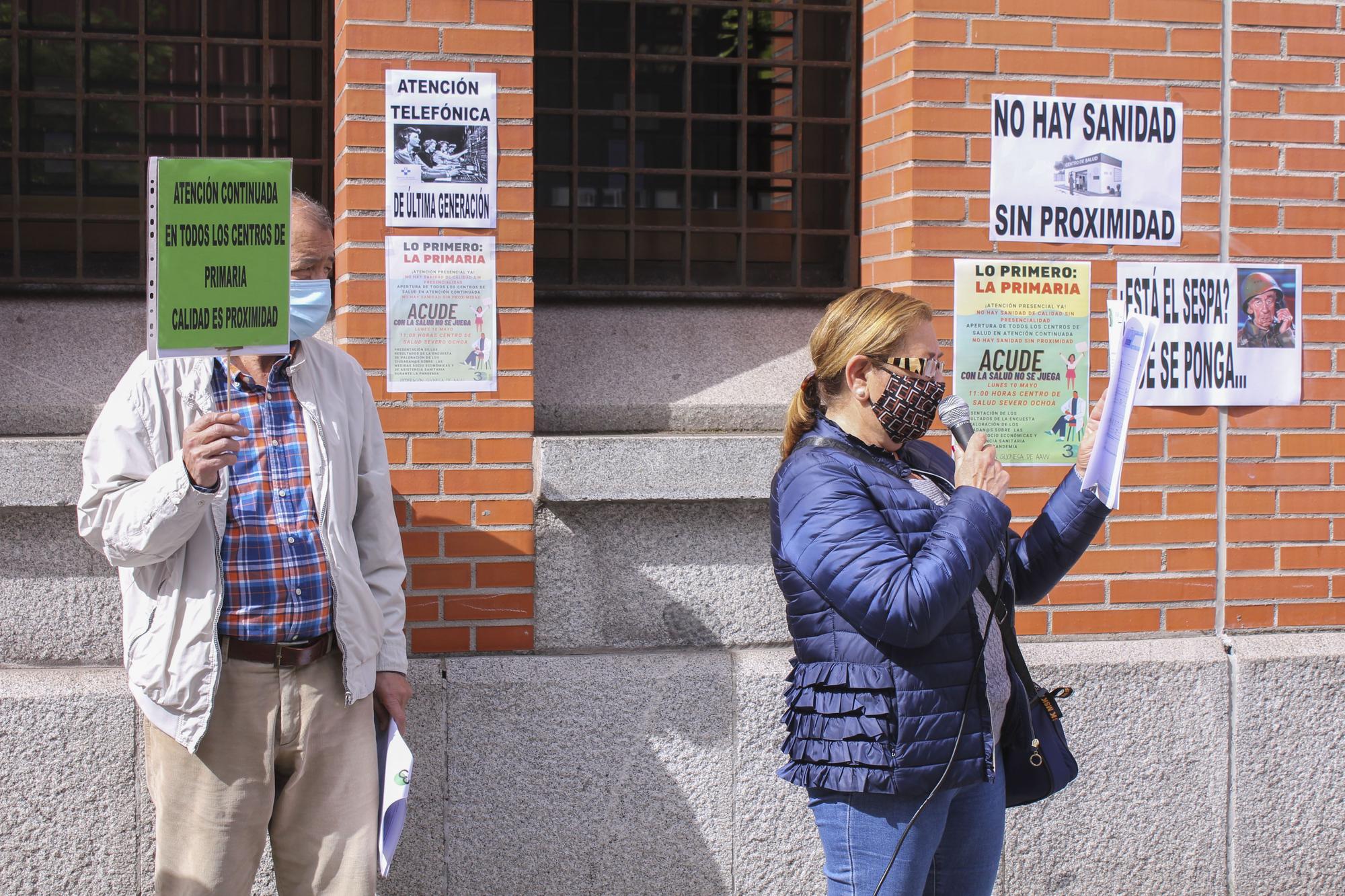 Protesta vecinal en el centro de salud de Severo Ochoa