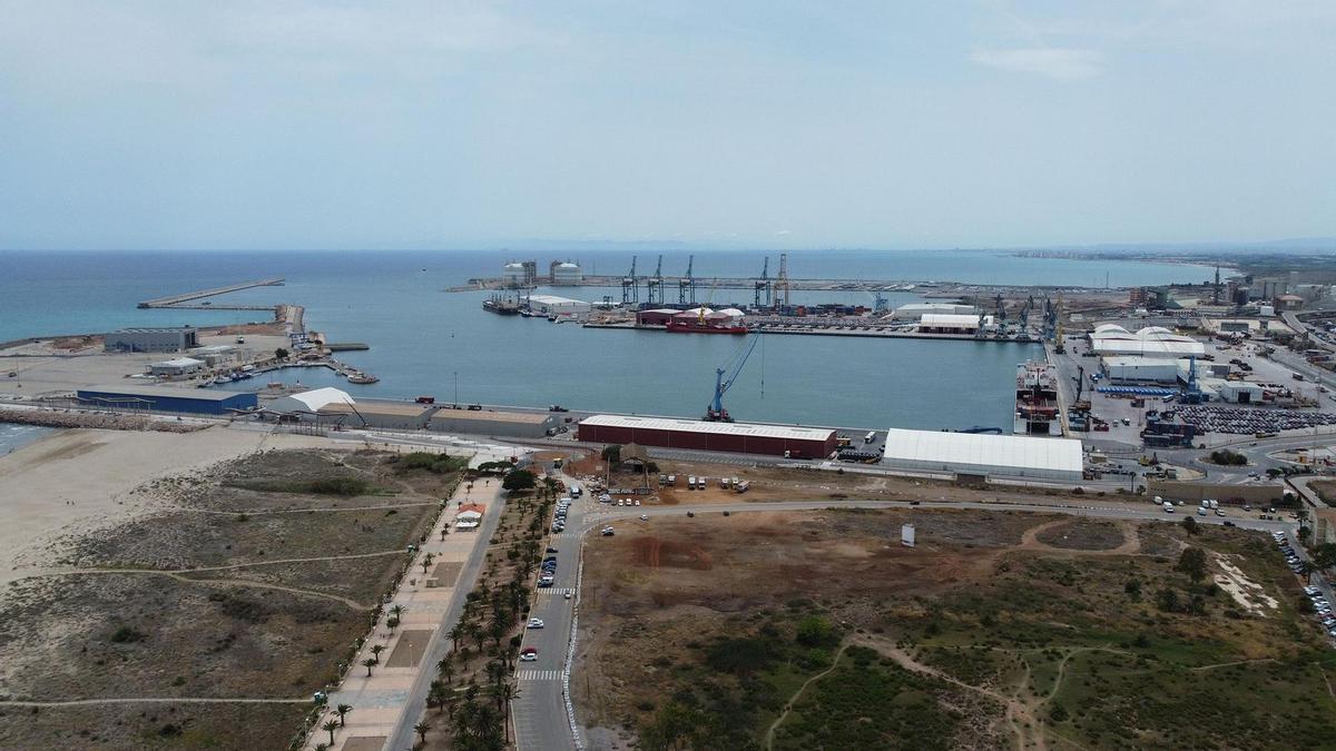 Vista de las instalaciones portuarias en Sagunt.