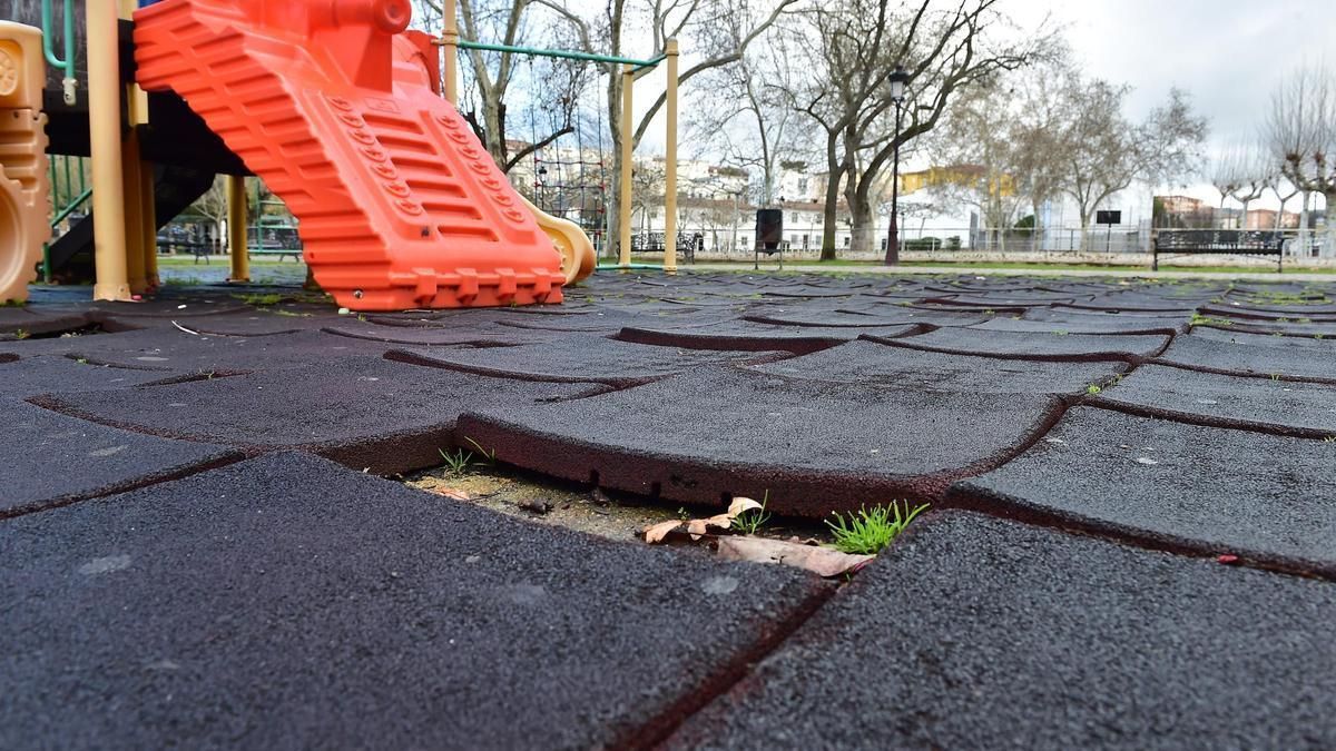 Cuenta atrás para el arreglo de la tercera fase de parques infantiles en Plasencia.