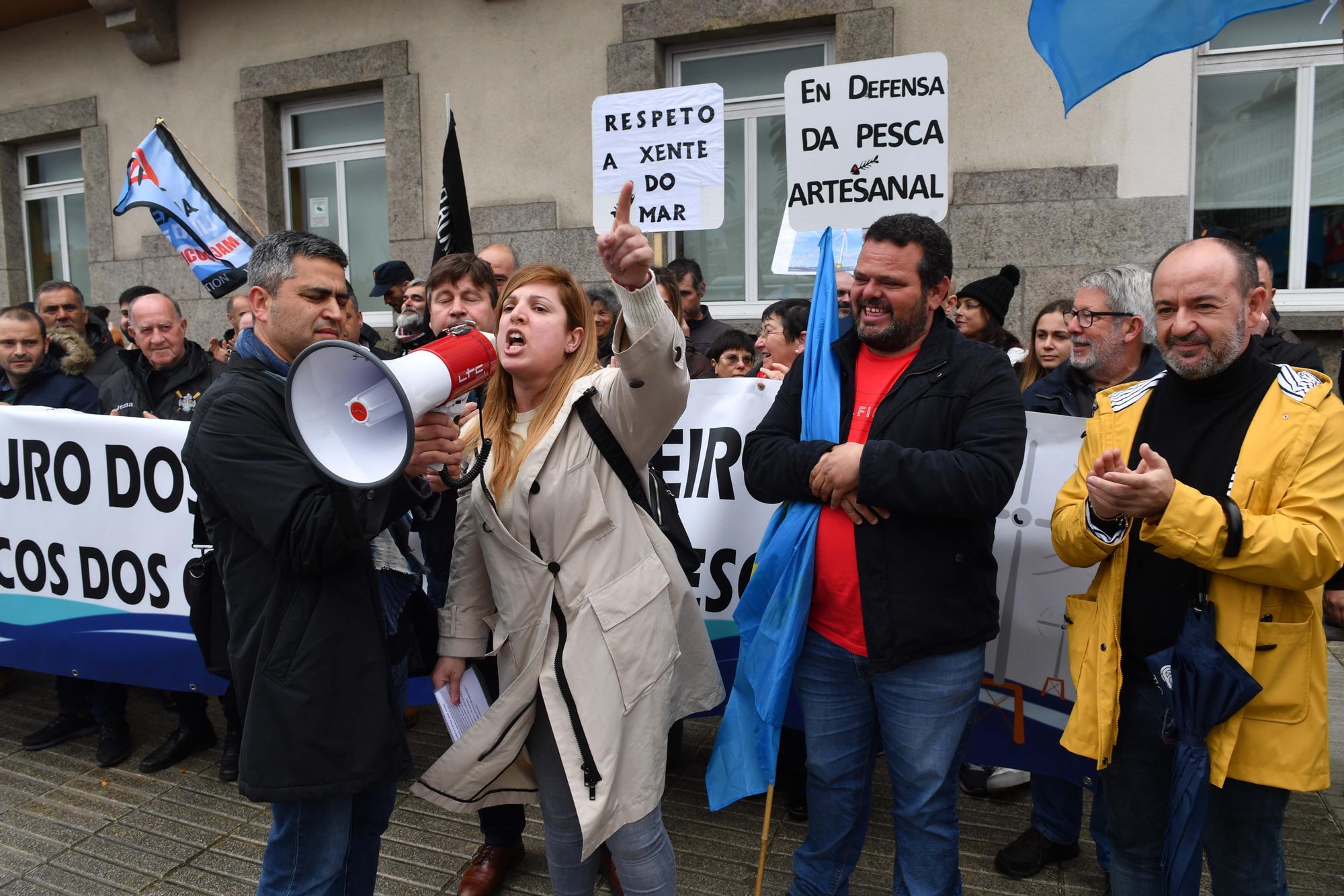 Concentración en la Delegación del Gobierno de la Cofradía de Pescadores en defensa de la pesca y los ecosistemas marinos