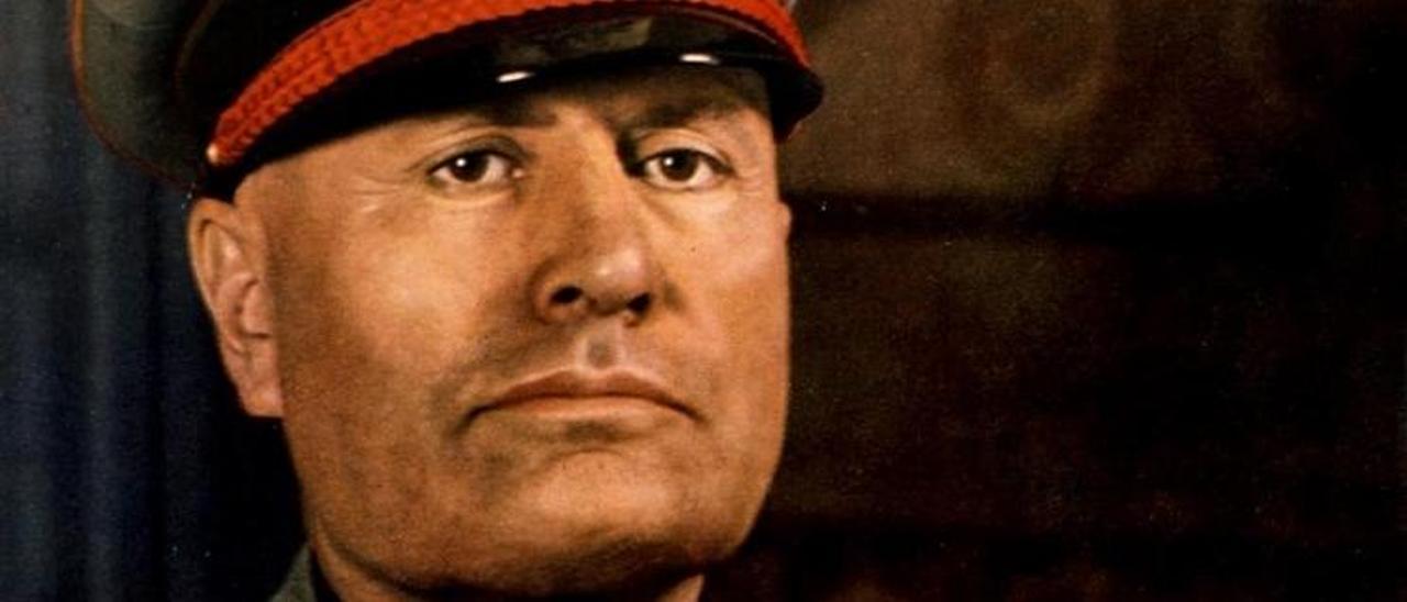 Retrato coloreado de Benito Mussolini.