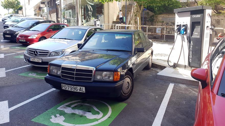 Vigo presume de los primeros cargadores de coches eléctricos en la vía pública