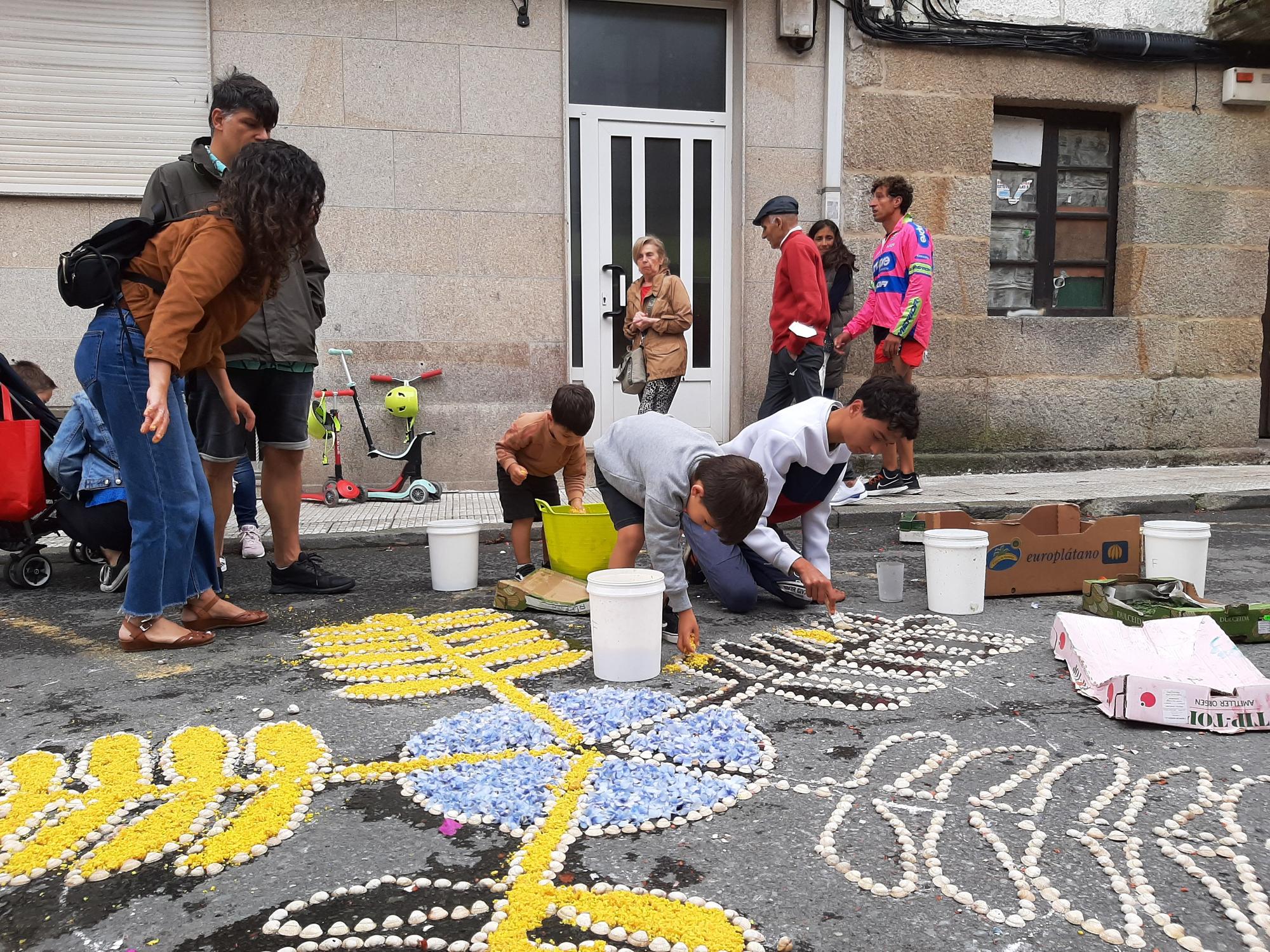 La fiesta de las alfombras florales y del Corpus en Bueu (I)