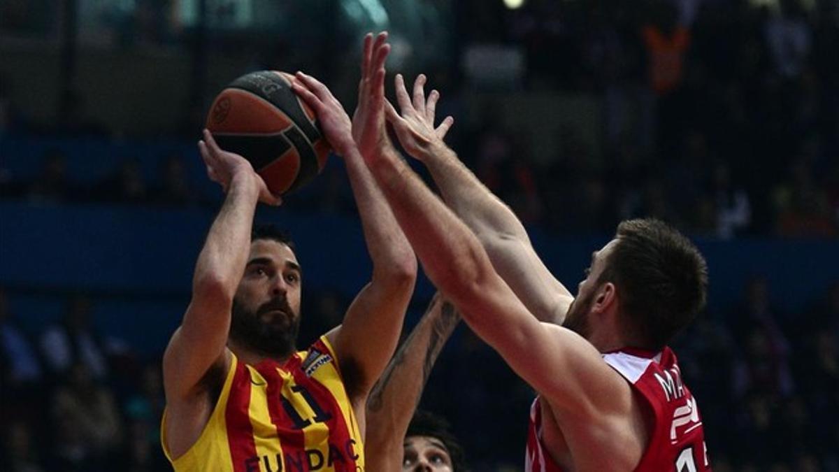 marcoslbarcelona s guard juan carlos navarro  l  tries to150423235511