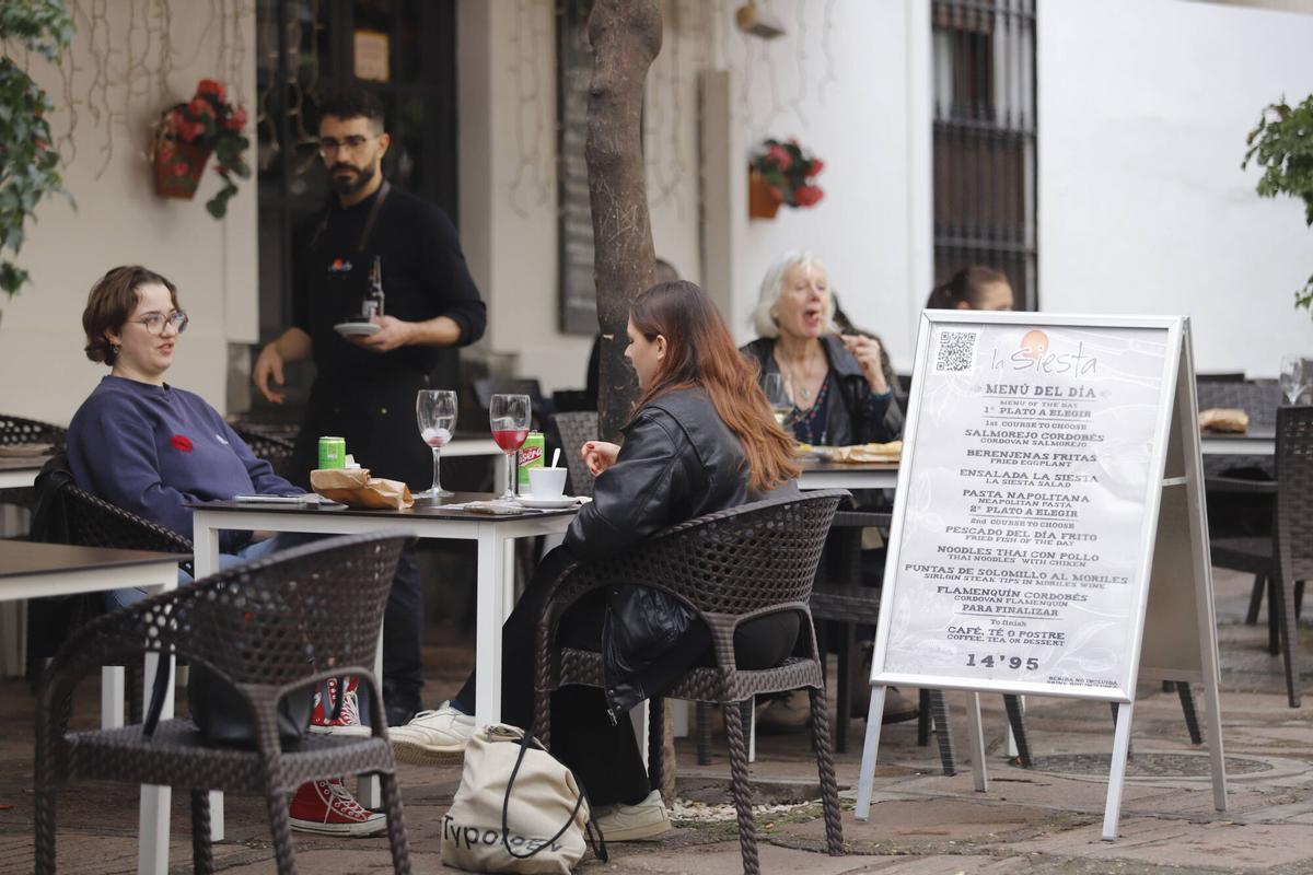 A.J.González Córdoba turismo gastronómico restauración terrazas Veladores camarero