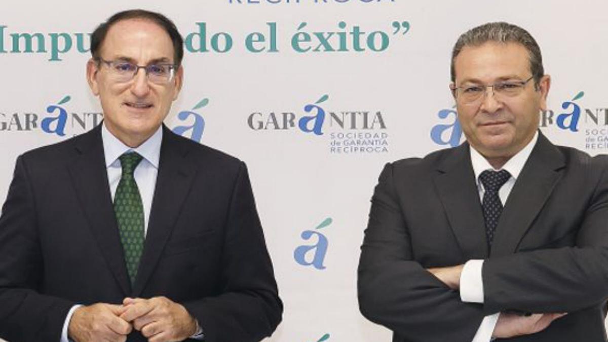 El presidente de Garantia, Javier González de Lara, y el director general, Antonio Vega.