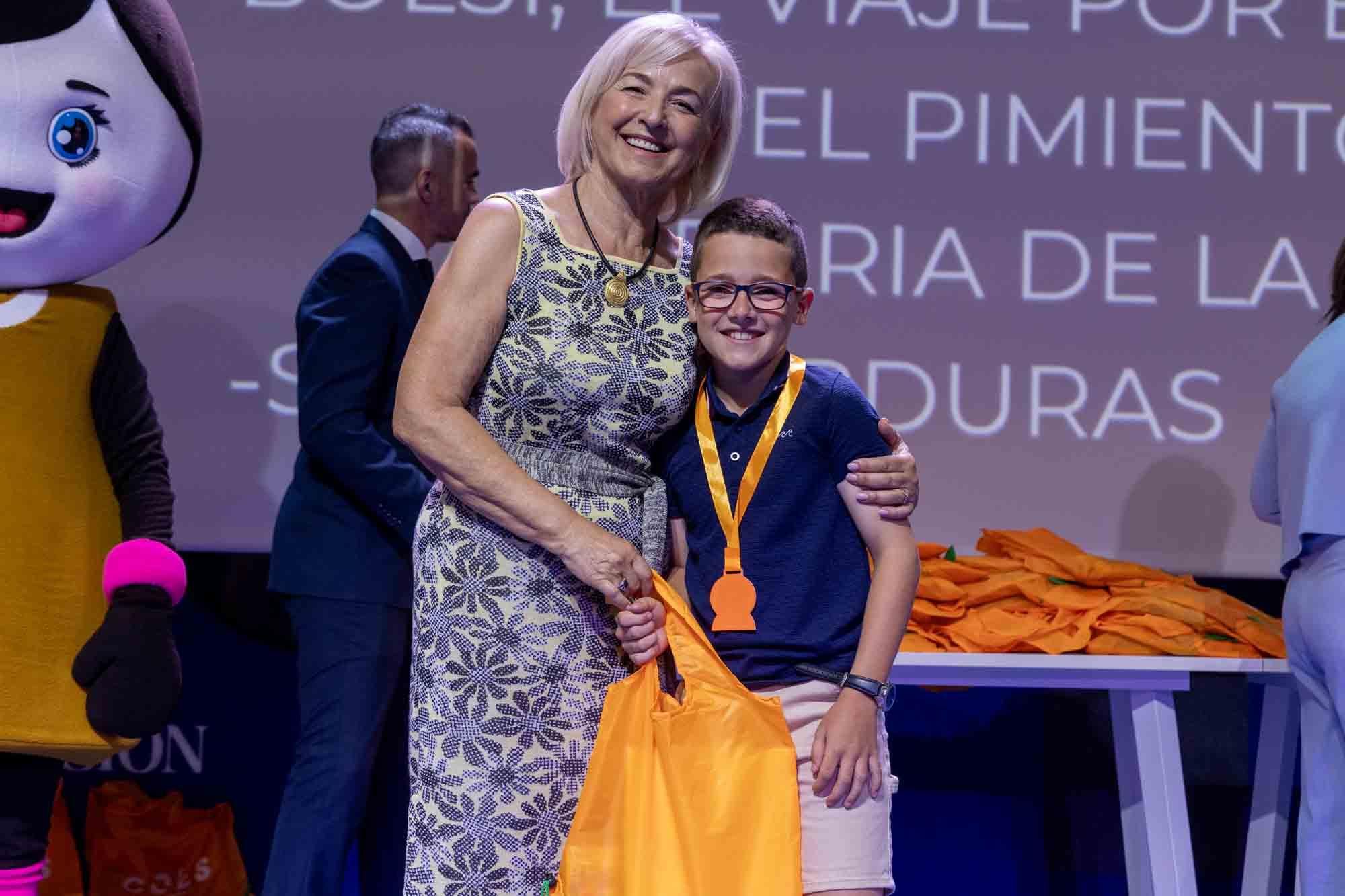 Entrega de premios del concurso infantil de relatos cortos "Cuéntame un cuento para comer" en el Club INFORMACIÓN organizado por COES