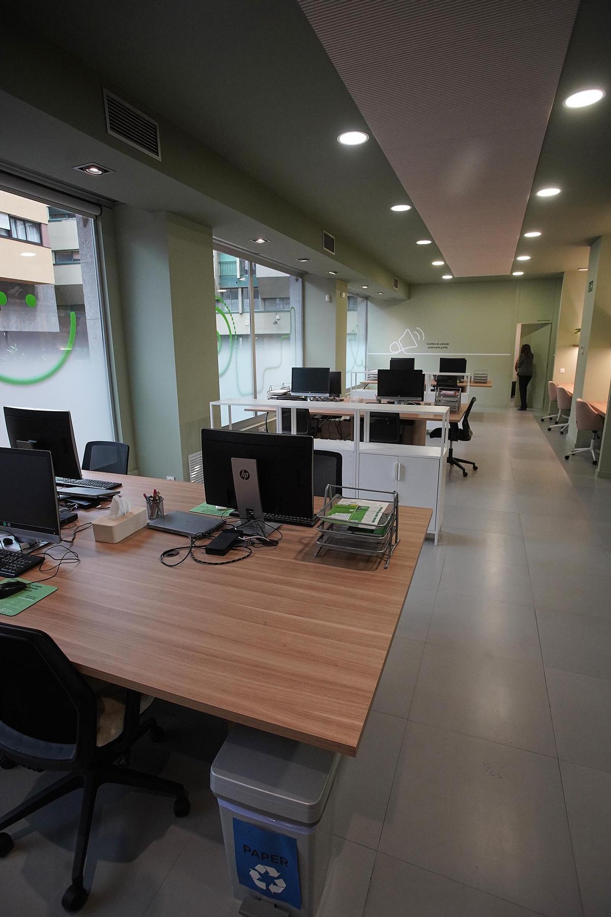 Les imatges de la inauguració de l'Associació contra el càncer a Girona