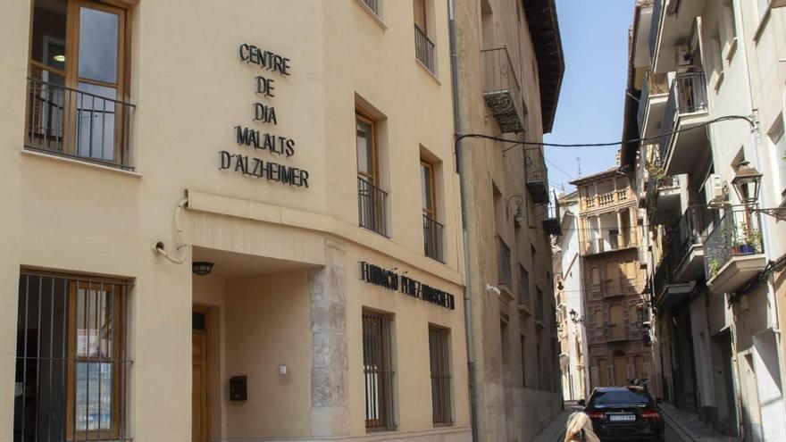 Xàtiva licita por 487.491 euros la gestión del centro de día que atiende a 35 personas enfermas de Alzheimer y dependientes