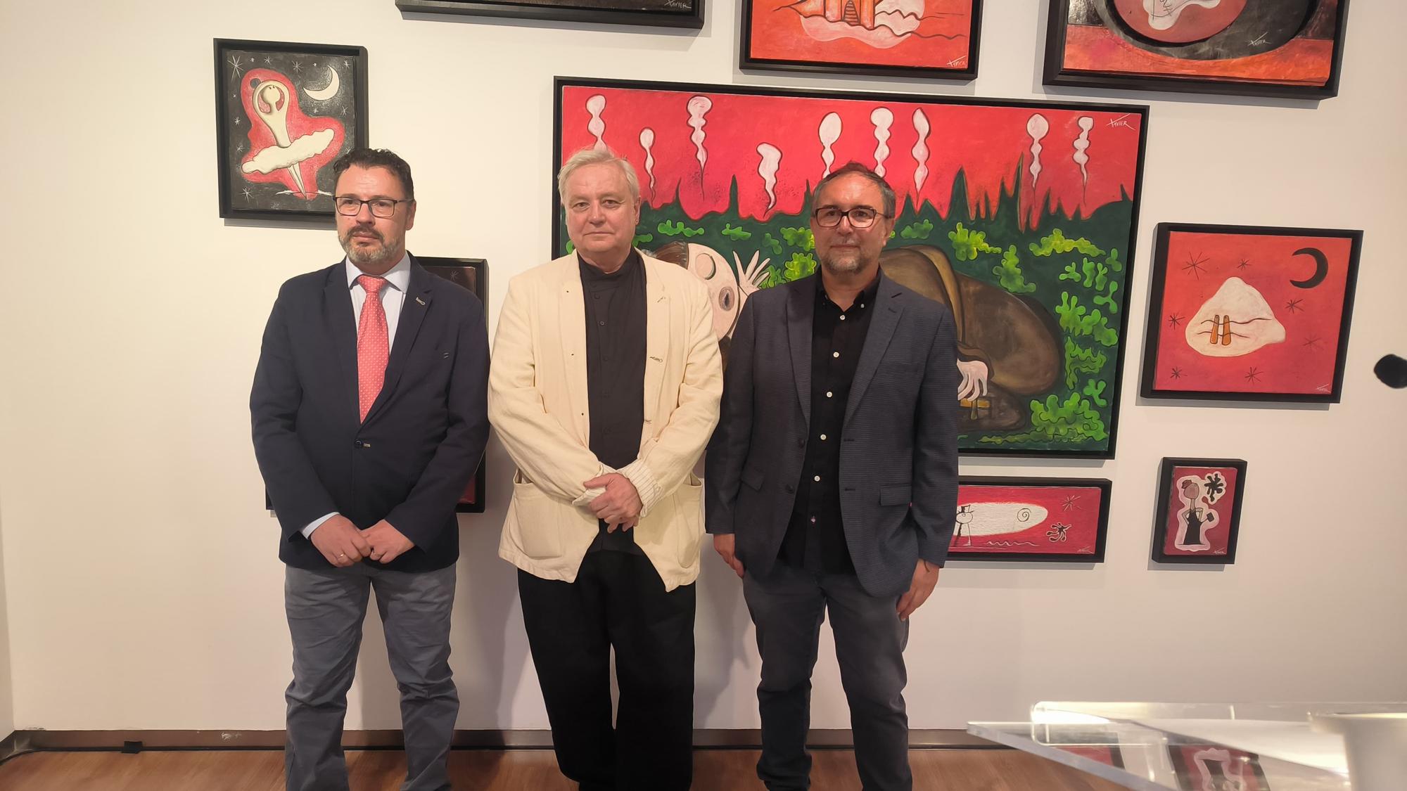 La exposición 'El cazador furtivo de las estrellas' de Xavier en Antequera