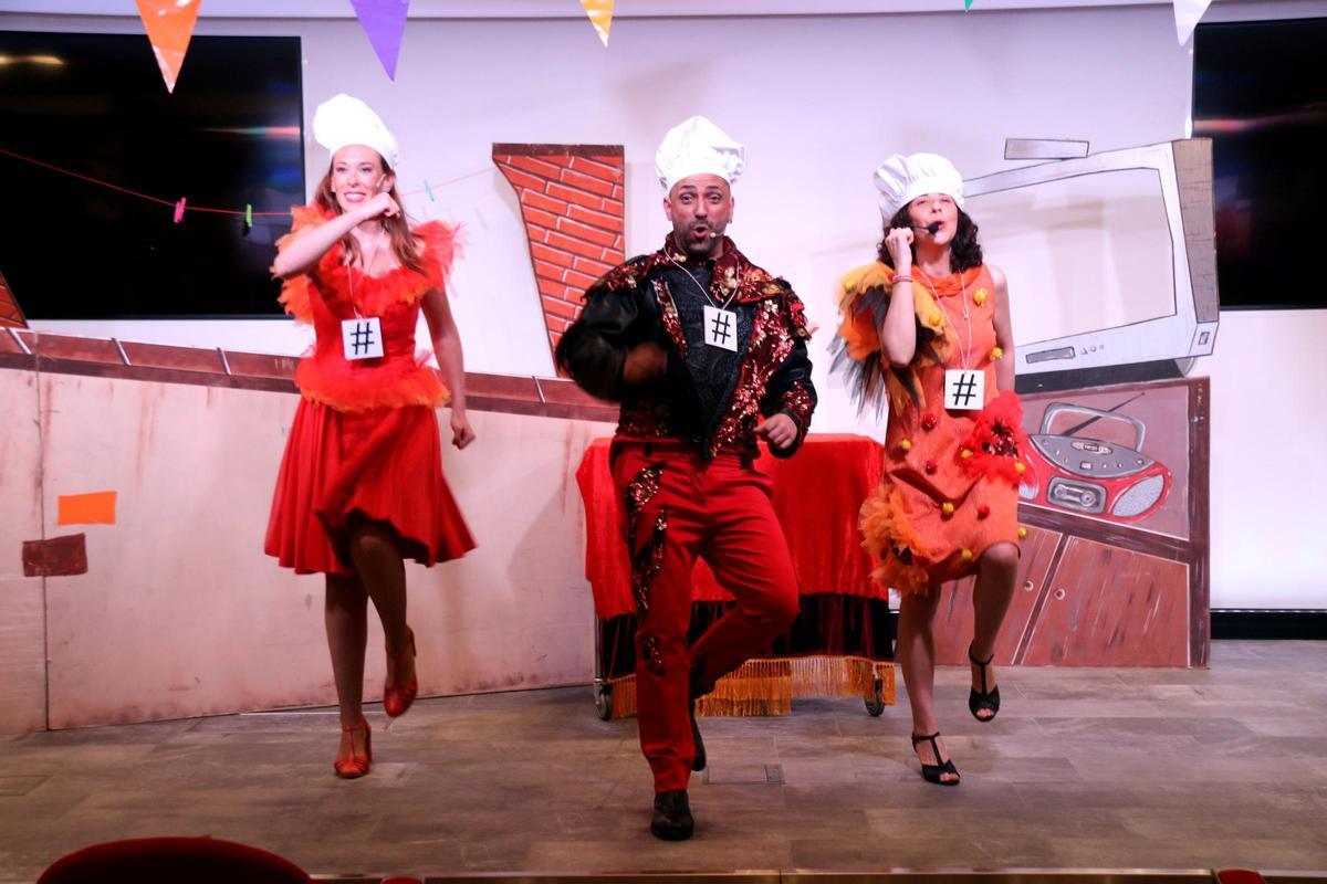 Assaig de l'obra 'A foc lent' per aprendre a través del teatre com celebrar una revetlla segura també en pandèmia, al Departament d'Interior.