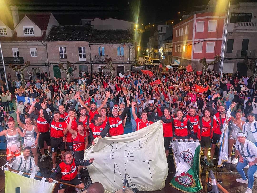 La celebración del ascenso de la "Maruxía" de Bueu a la ACT