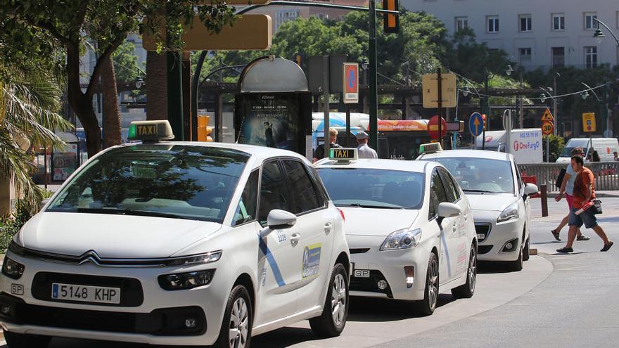 Los taxistas malagueños desconvocan la huelga y dan una tregua hasta septiembre