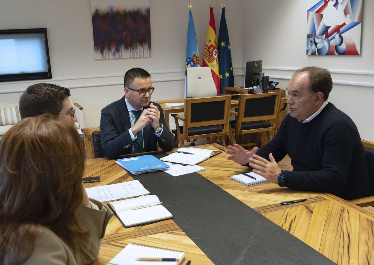 Reunión en la consellería entre José González y José Crespo.