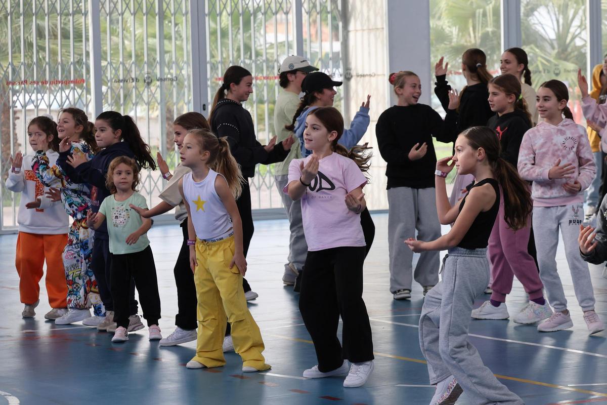 Todas las imágenes del taller de danza moderna a beneficio de Ibiza IN Todas las imágenes del taller de danza moderna a beneficio de Ibiza IN