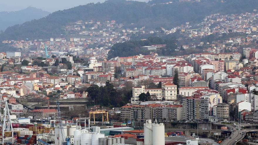 Vista aérea de una parte de la ciudad, con Guixar y Teis en primer término.