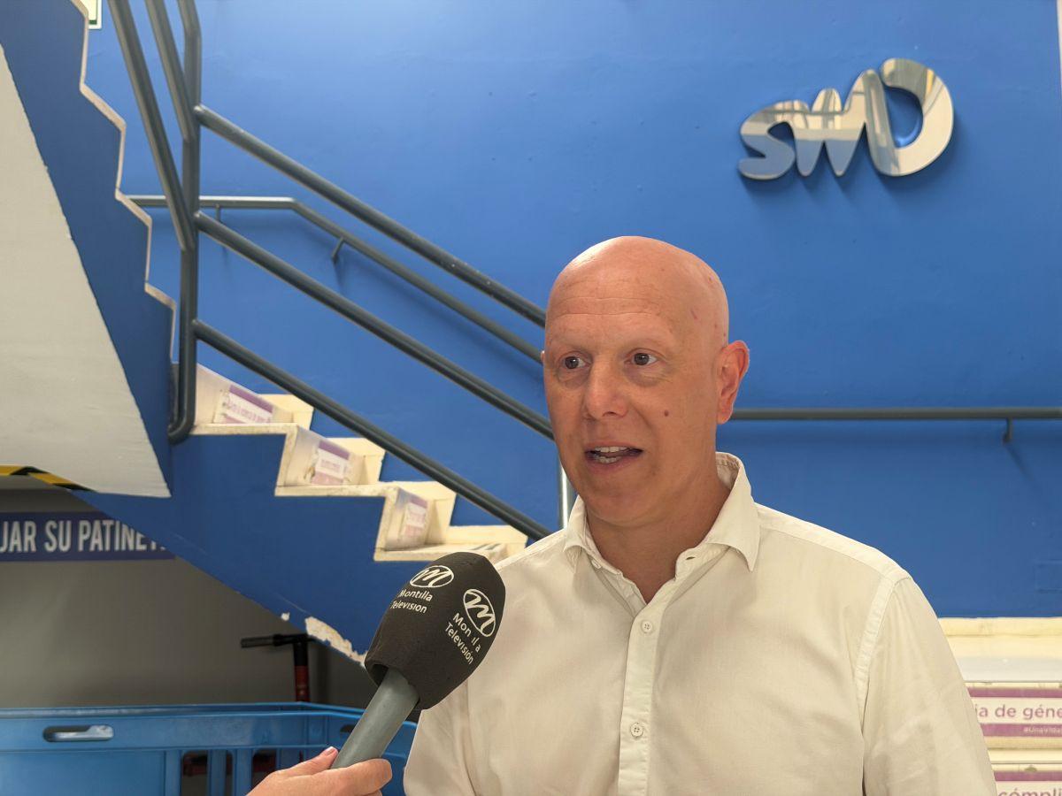 El concejal de Deportes de Montilla, Miguel Sánchez, informa sobre la campaña de verano.