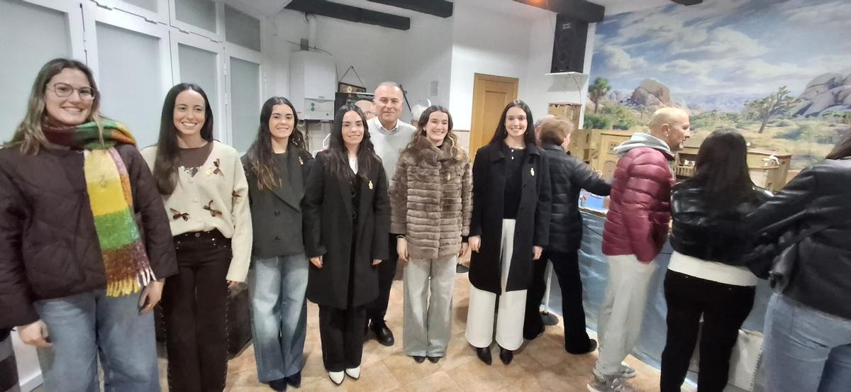 Fotogalería I El presidente de la Junta de Festes de Vila-real inaugura su espectacular belén