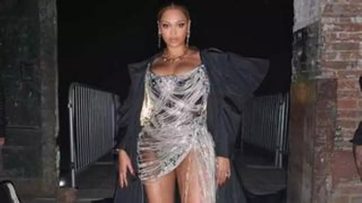 Beyoncé renueva su idilio con la moda de Palomo Spain en el último 'spot' de Tiffany