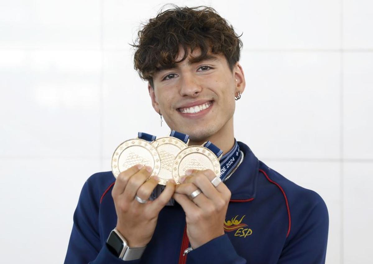 El nadador Dennis González, ganador de tres medallas de oro en los Campeonatos de Europa de natación artística de Belgrad