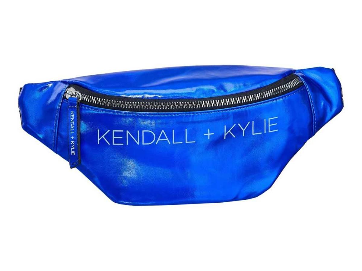 Riñonera de azul klein de Kendall+Kylie Jenner para Deichmann. (Precio: 19, 90 euros)