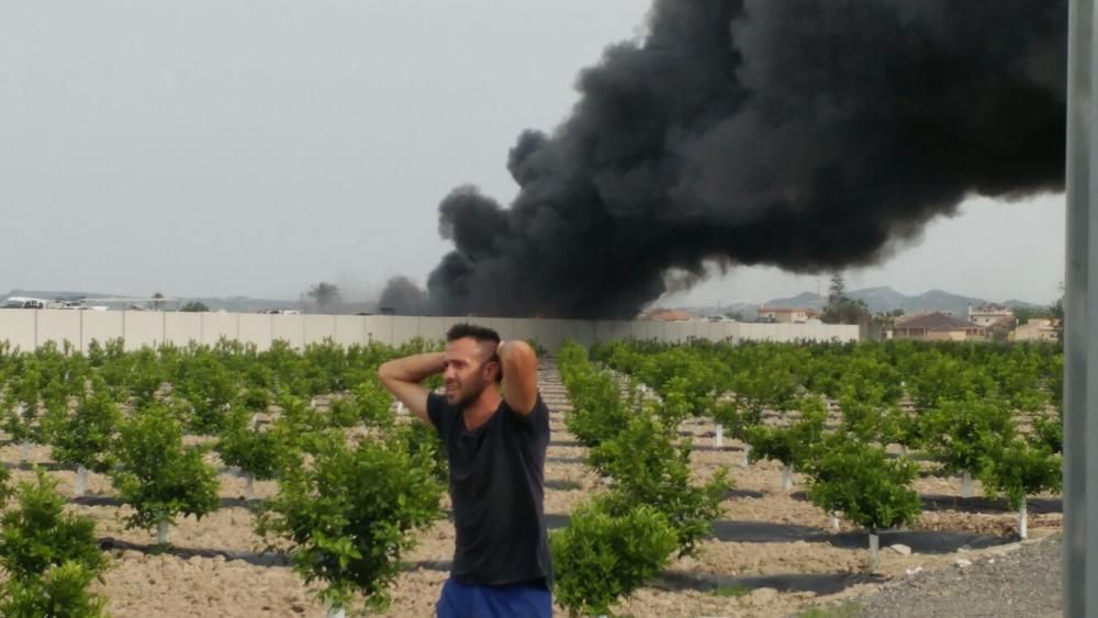 Incendio en un desguace de Orihuela