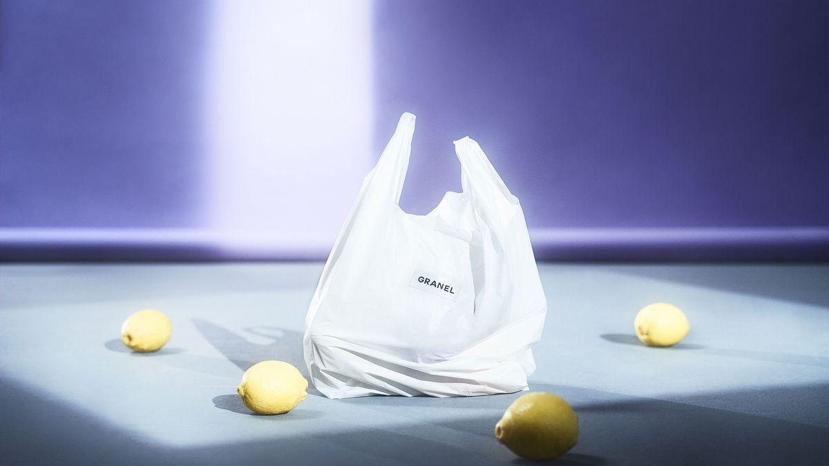 Granel, la bolsa de plástico puesta a la venta por 499 euros.