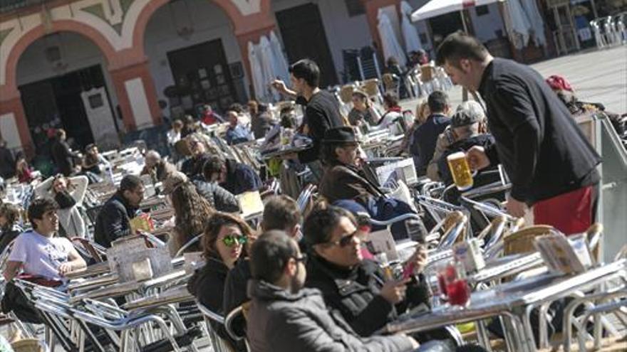 Empezarán a retirar los veladores ‘ilegales’ después de Semana Santa