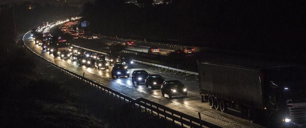 Atasco por un accidente en la autopista "Y"