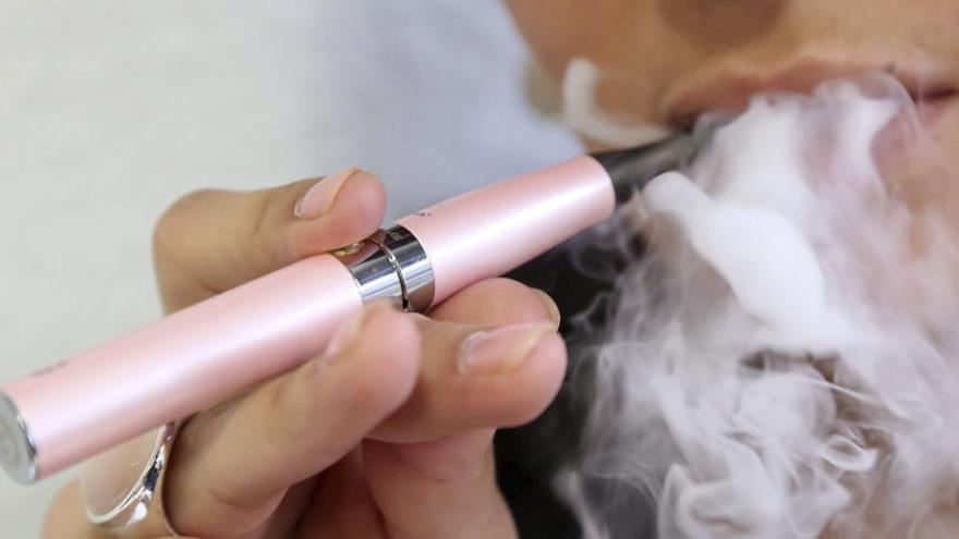 Los vapeadores y cigarrillos electrónicos también son malos para la salud